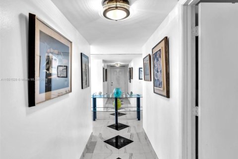 Copropriété à vendre à Hollywood, Floride: 2 chambres, 154.22 m2 № 1076176 - photo 1