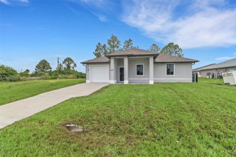 Villa ou maison à Lehigh Acres, Floride 3 chambres, 221.39 m2 № 2078827