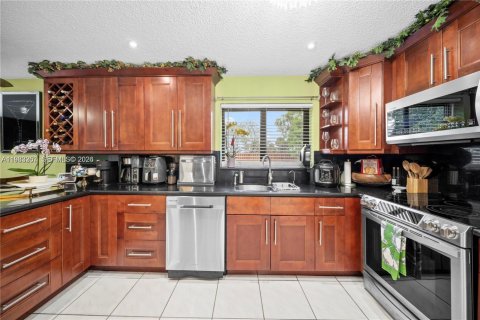 House in Miramar, Florida 4 bedrooms, 210.89 sq.m. № 2048702 - photo 2