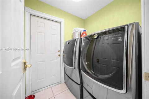 House in Miramar, Florida 4 bedrooms, 210.89 sq.m. № 2048702 - photo 8