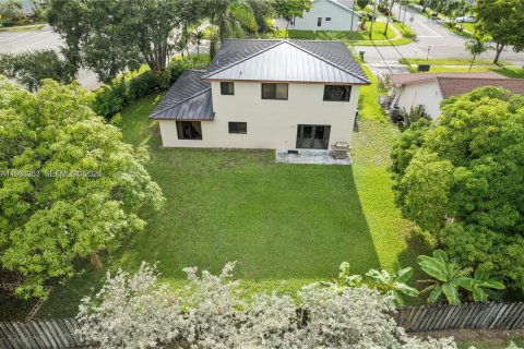 House in Miramar, Florida 4 bedrooms, 210.89 sq.m. № 2048702 - photo 10