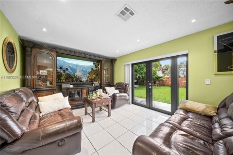 House in Miramar, Florida 4 bedrooms, 210.89 sq.m. № 2048702 - photo 3