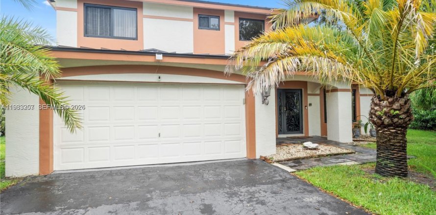 House in Miramar, Florida 4 bedrooms, 210.89 sq.m. № 2048702
