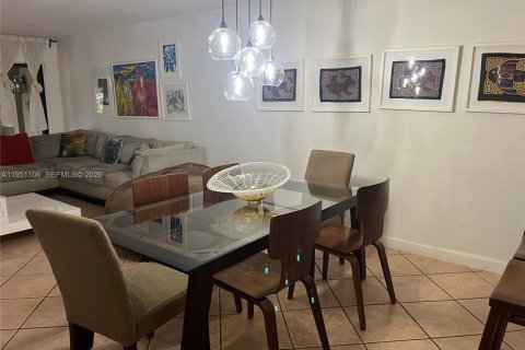 Adosado en Doral, Florida 2 dormitorios, 139.17 m2 № 2007810