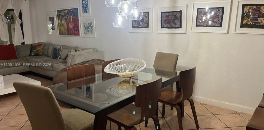 Adosado en Doral, Florida 2 dormitorios, 139.17 m2 № 2007810