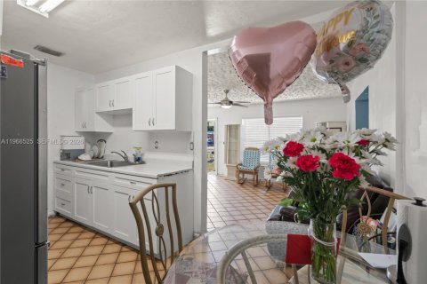 Casa en venta en Miami, Florida, 4 dormitorios, 155.43 m2 № 2028957 - foto 9