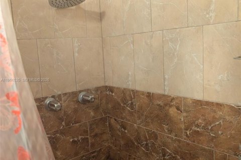 Casa en venta en Miami, Florida, 4 dormitorios, 155.43 m2 № 2028957 - foto 30