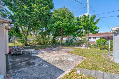 Casa en venta en Miami, Florida, 4 dormitorios, 155.43 m2 № 2028957 - foto 24