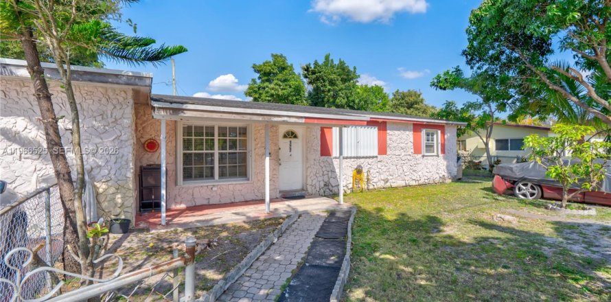 Casa en Miami, Florida 4 dormitorios, 155.43 m2 № 2028957