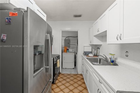 Casa en venta en Miami, Florida, 4 dormitorios, 155.43 m2 № 2028957 - foto 7