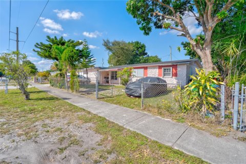 Casa en venta en Miami, Florida, 4 dormitorios, 155.43 m2 № 2028957 - foto 18