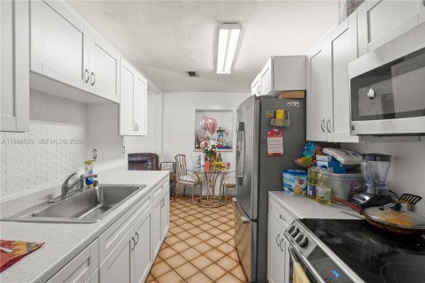 Casa en venta en Miami, Florida, 4 dormitorios, 155.43 m2 № 2028957 - foto 6