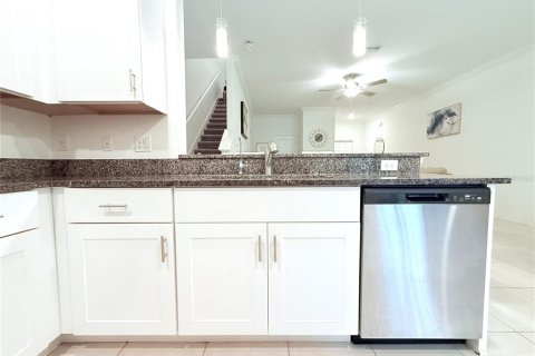 Townhouse in Wesley Chapel, Florida 3 bedrooms, 154.78 sq.m. № 2204897 - photo 12