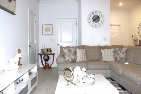 Townhouse in Wesley Chapel, Florida 3 bedrooms, 154.78 sq.m. № 2204897 - photo 8