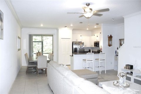 Townhouse in Wesley Chapel, Florida 3 bedrooms, 154.78 sq.m. № 2204897 - photo 4