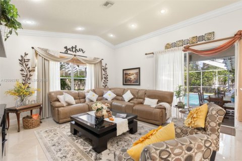 House in Coral Springs, Florida 4 bedrooms, 254.18 sq.m. № 2390724 - photo 14