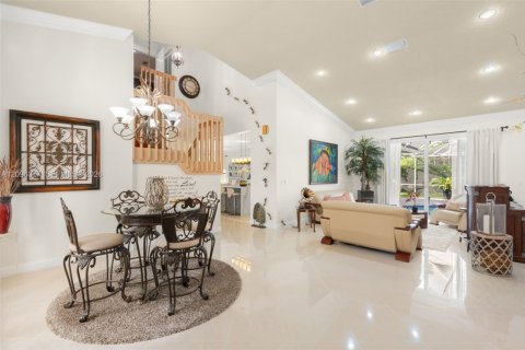 House in Coral Springs, Florida 4 bedrooms, 254.18 sq.m. № 2390724 - photo 6