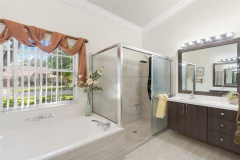 House in Coral Springs, Florida 4 bedrooms, 254.18 sq.m. № 2390724 - photo 20