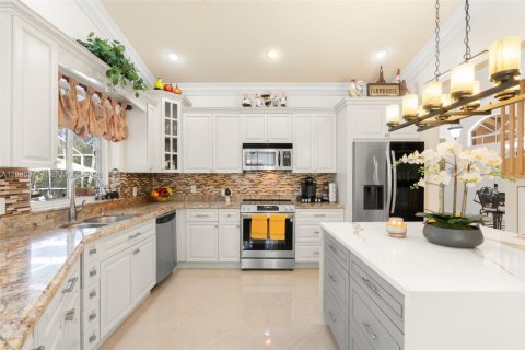 House in Coral Springs, Florida 4 bedrooms, 254.18 sq.m. № 2390724 - photo 12
