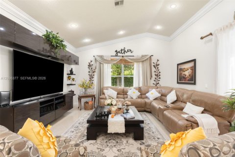 House in Coral Springs, Florida 4 bedrooms, 254.18 sq.m. № 2390724 - photo 13