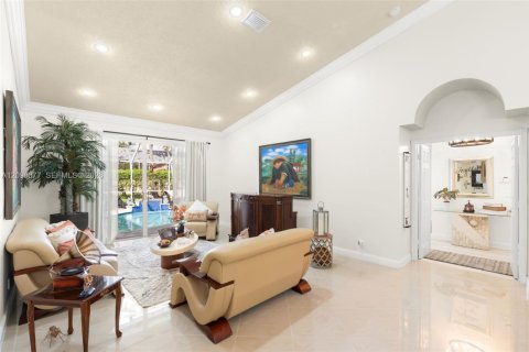 House in Coral Springs, Florida 4 bedrooms, 254.18 sq.m. № 2390724 - photo 9
