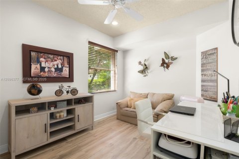 House in Coral Springs, Florida 4 bedrooms, 254.18 sq.m. № 2390724 - photo 25
