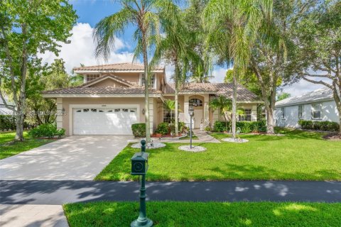 House in Coral Springs, Florida 4 bedrooms, 254.18 sq.m. № 2390724