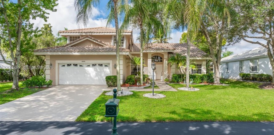 House in Coral Springs, Florida 4 bedrooms, 254.18 sq.m. № 2390724