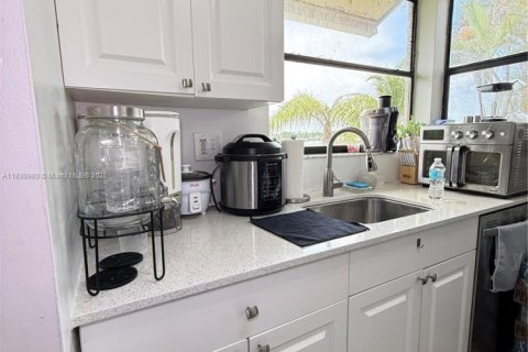 Condo in Homestead, Florida, 1 bedroom  № 1809693 - photo 12