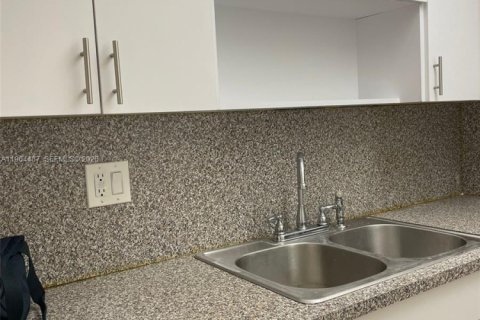 Condominio en venta en Miami, Florida, 2 dormitorios, 73.67 m2 № 2031767 - foto 11