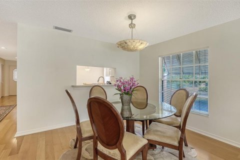 House in Sarasota, Florida 3 bedrooms, 170.75 sq.m. № 2112898 - photo 10