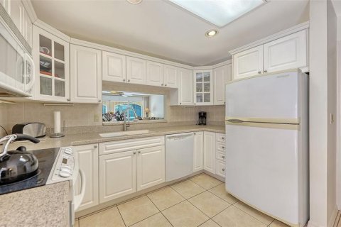 House in Sarasota, Florida 3 bedrooms, 170.75 sq.m. № 2112898 - photo 20