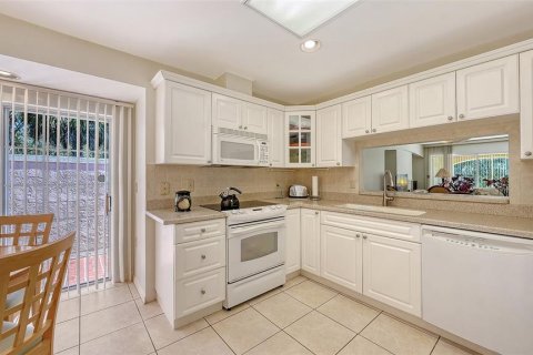 House in Sarasota, Florida 3 bedrooms, 170.75 sq.m. № 2112898 - photo 17