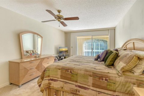 House in Sarasota, Florida 3 bedrooms, 170.75 sq.m. № 2112898 - photo 24