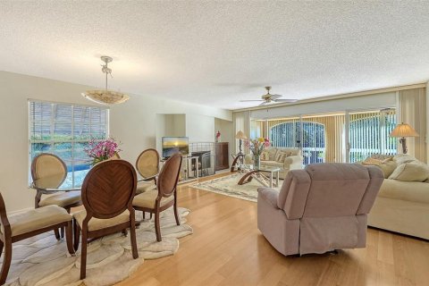 House in Sarasota, Florida 3 bedrooms, 170.75 sq.m. № 2112898 - photo 6