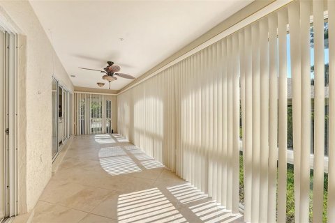 House in Sarasota, Florida 3 bedrooms, 170.75 sq.m. № 2112898 - photo 14