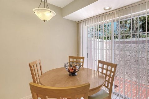 House in Sarasota, Florida 3 bedrooms, 170.75 sq.m. № 2112898 - photo 19
