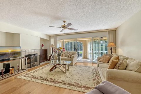 House in Sarasota, Florida 3 bedrooms, 170.75 sq.m. № 2112898 - photo 11