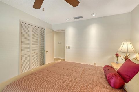 House in Sarasota, Florida 3 bedrooms, 170.75 sq.m. № 2112898 - photo 28