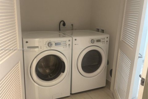 Copropriété à vendre à Hollywood, Floride: 2 chambres, 98.01 m2 № 1959928 - photo 8