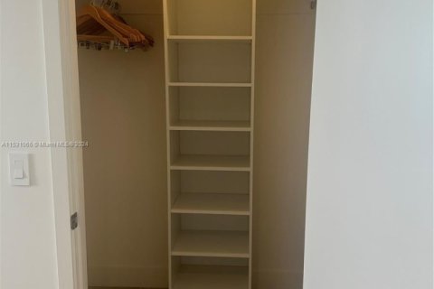 Copropriété à vendre à Hollywood, Floride: 2 chambres, 98.01 m2 № 1959928 - photo 12