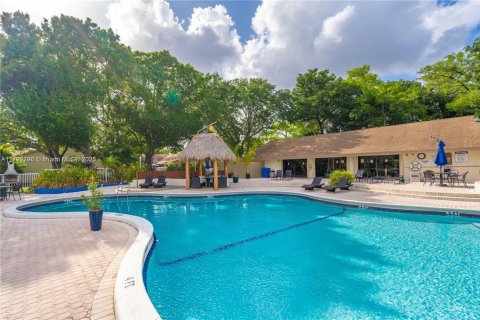 House in Oakland Park, Florida 2 bedrooms, 91.32 sq.m. № 1702618 - photo 25