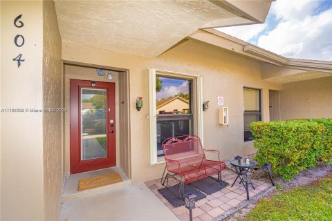 House in Oakland Park, Florida 2 bedrooms, 91.32 sq.m. № 1702618 - photo 2