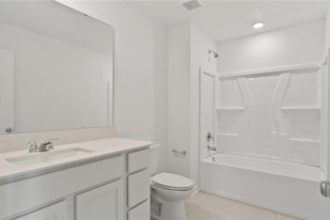 House in Eustis, Florida 5 bedrooms, 196.21 sq.m. № 2203808 - photo 6