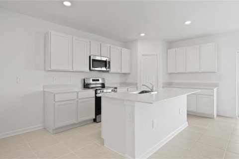 House in Eustis, Florida 5 bedrooms, 196.21 sq.m. № 2203808 - photo 3
