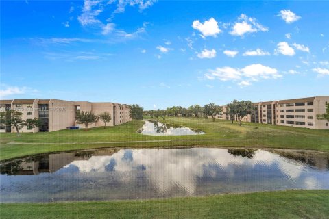 Купить кондоминиум в Санрайз, Флорида 2 спальни, 116.59м2, № 1975676 - фото 2