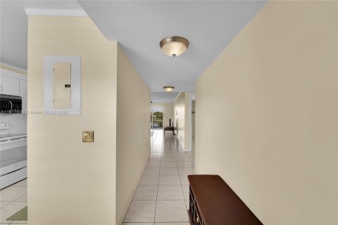 Купить кондоминиум в Санрайз, Флорида 2 спальни, 116.59м2, № 1975676 - фото 7