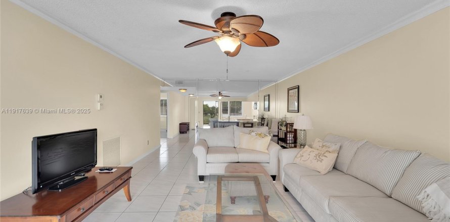 Кондоминиум с 2 спальнями в Санрайз, Флорида № 1975676