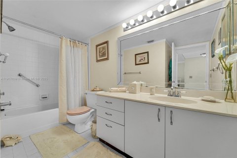 Купить кондоминиум в Санрайз, Флорида 2 спальни, 116.59м2, № 1975676 - фото 14