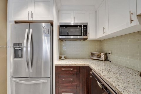 House in Hallandale Beach, Florida 2 bedrooms, 97.55 sq.m. № 1706654 - photo 19